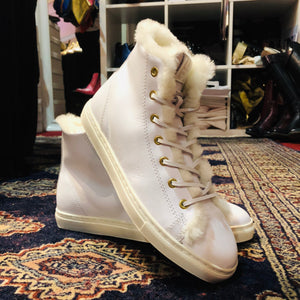 SNEAKERS KARVAVUORELLA