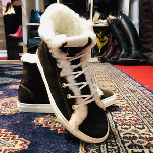 SNEAKERS KARVAVUORELLA